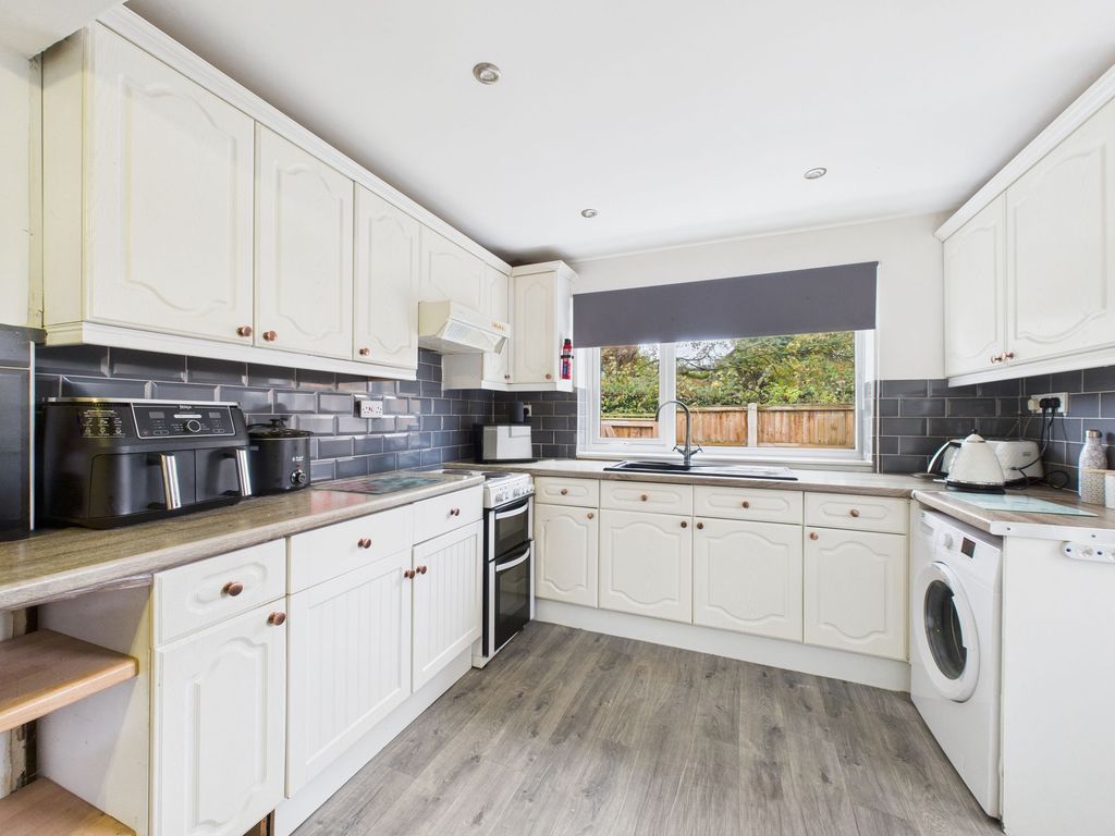 Property photo 3 of 21 Breakfast Kitchen