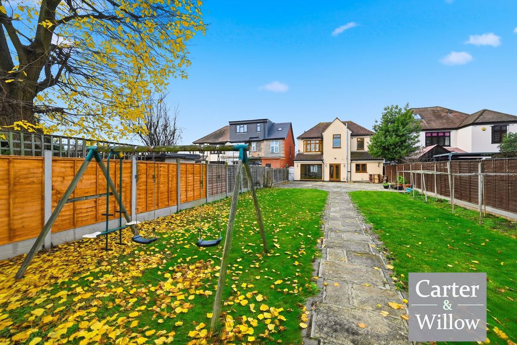 Property photo 3 of 31