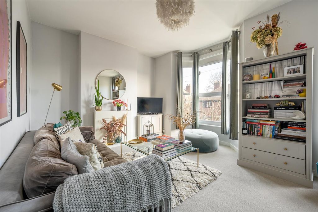 Property photo 2 of 22 Tyndall Road, E10