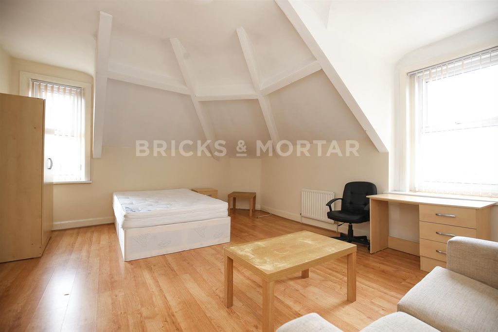 Property photo 3 of 8 Zx7Tgj9Lpessw3-Sacpxrjeqhgk.Jpg