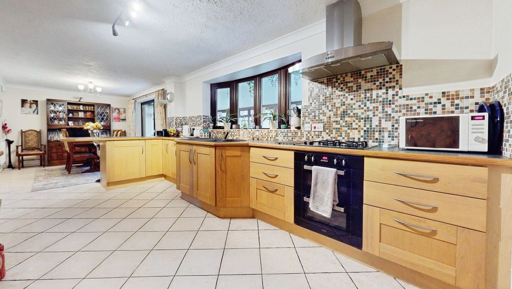 Property photo 2 of 26 4700243