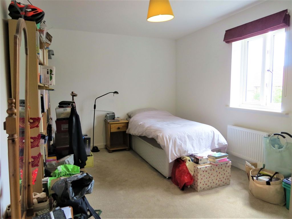 Property photo 3 of 5 Bedroom2