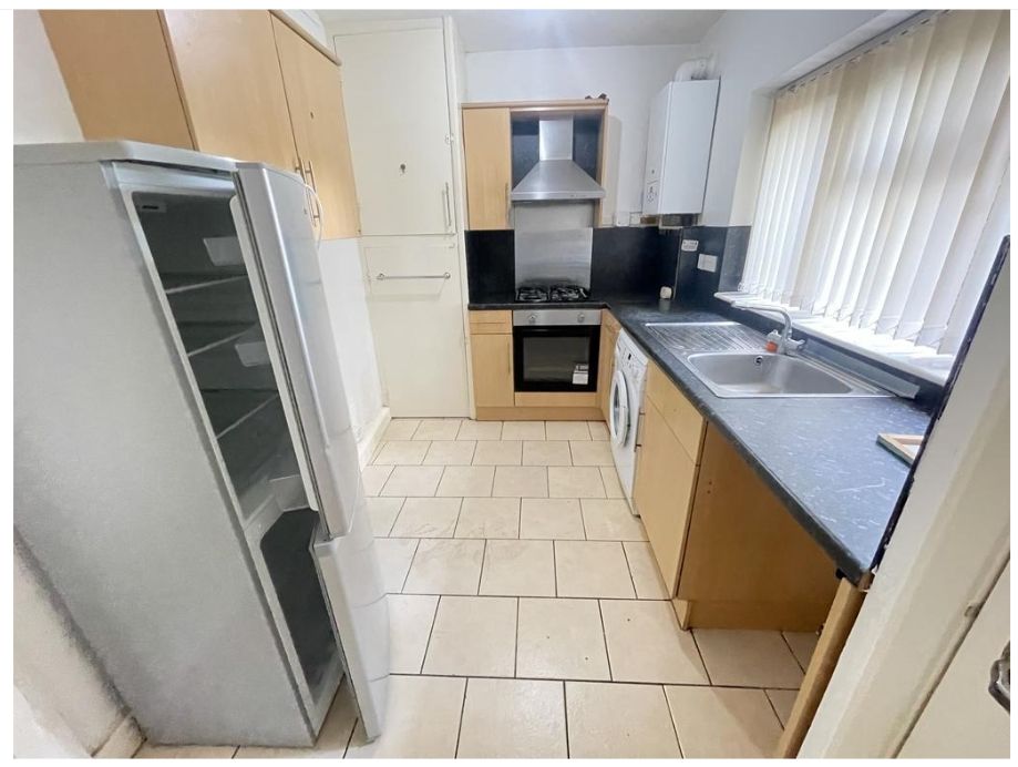 Property photo 1 of 6 Kitchen
