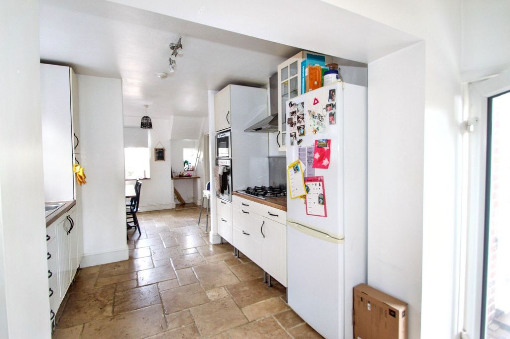 Property photo 3 of 20