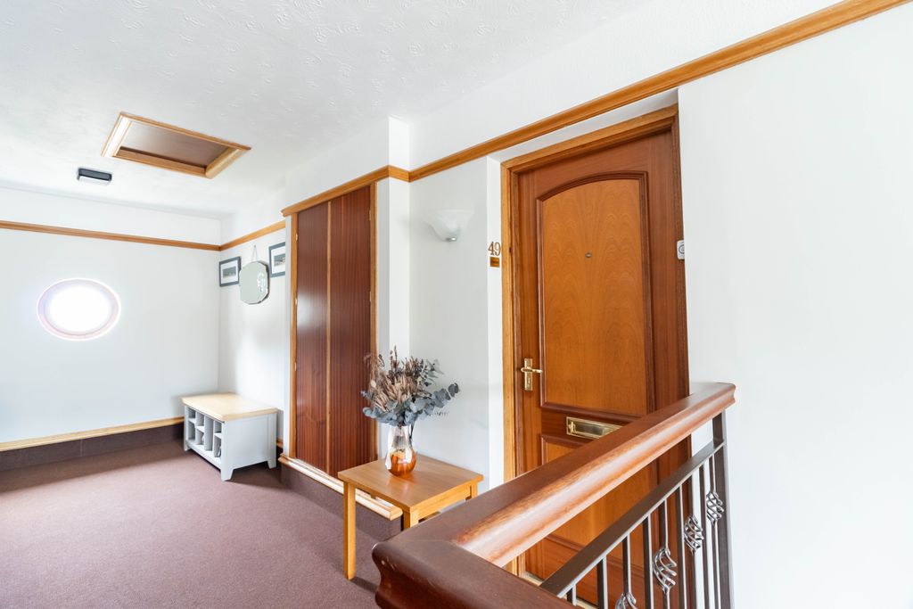 Property photo 3 of 32 Landing