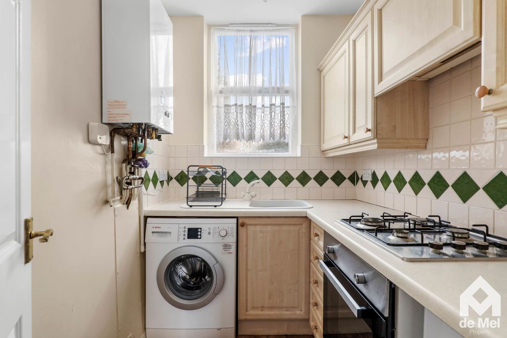 Property photo 3 of 16 Photo 4