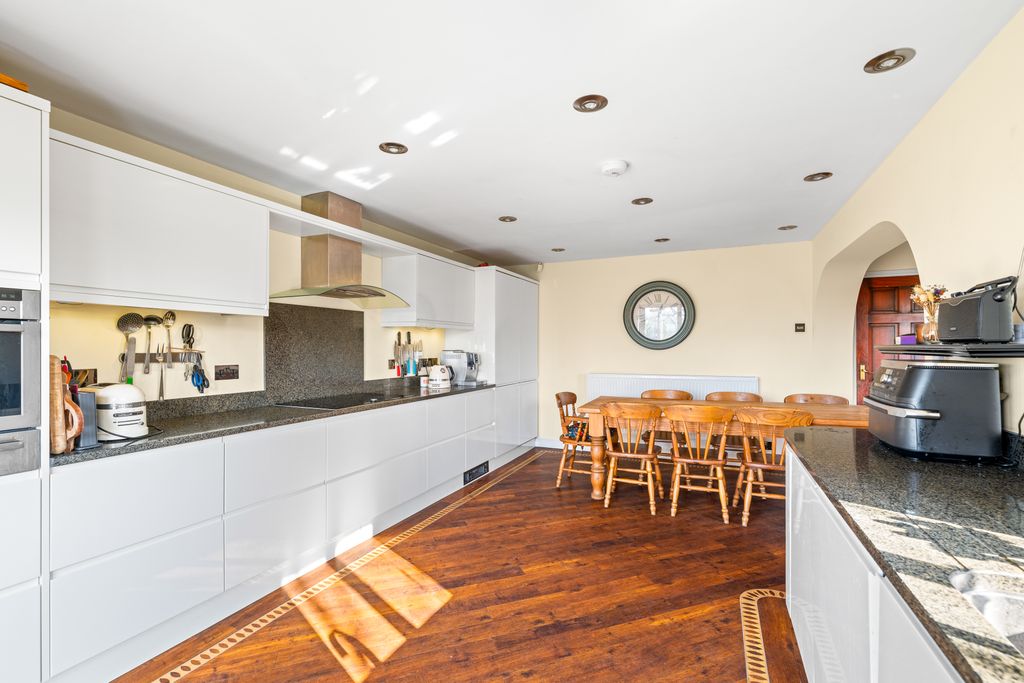 Property photo 2 of 33 57