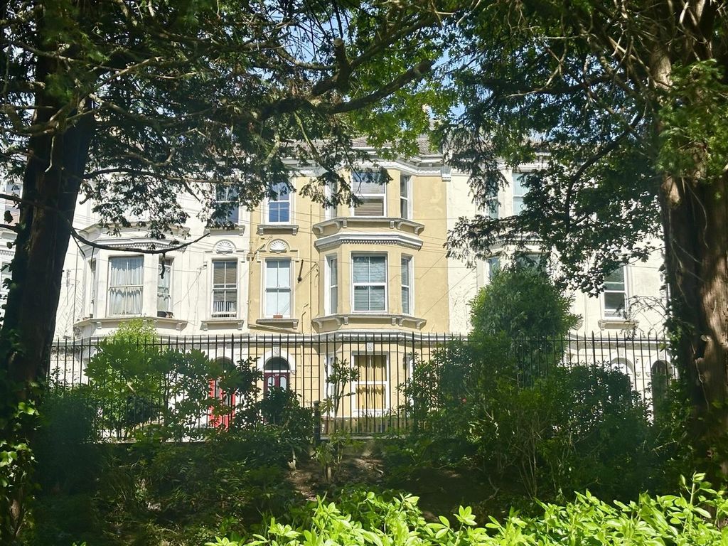 Property photo 2 of 22