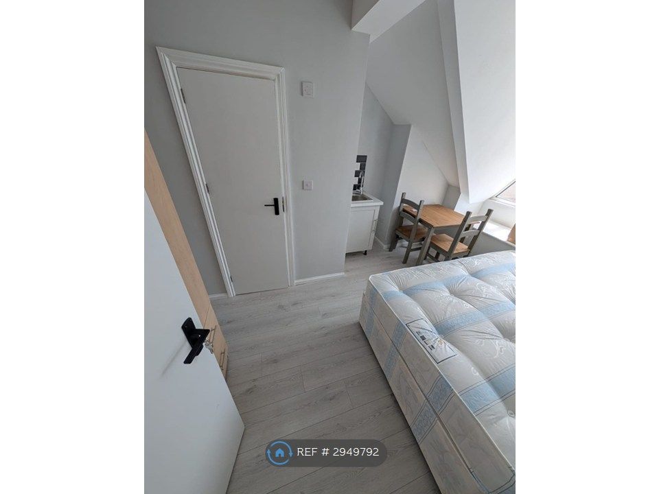 Property photo 2 of 32