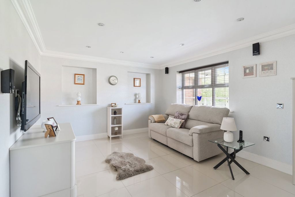 Additional image 5 of 3 bed flat for saleValley Court, Reigate RH2