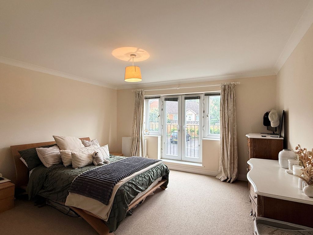 Property photo 3 of 12 Main Bedroom