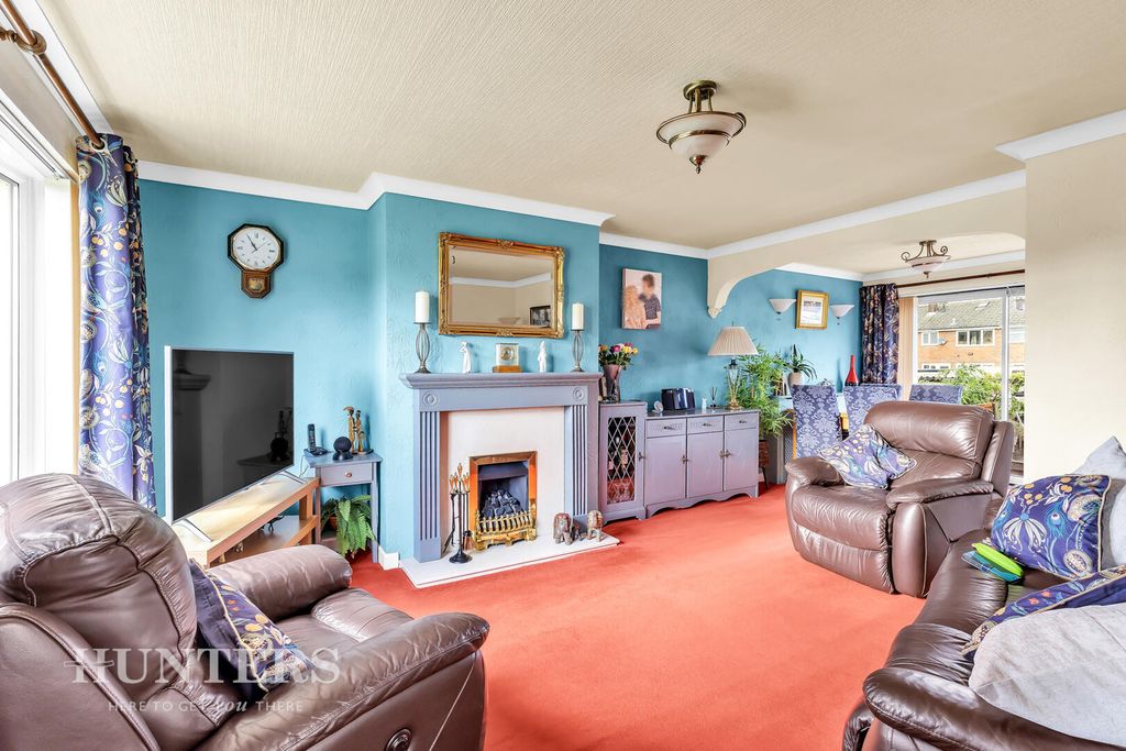 Property photo 3 of 21 Living Room