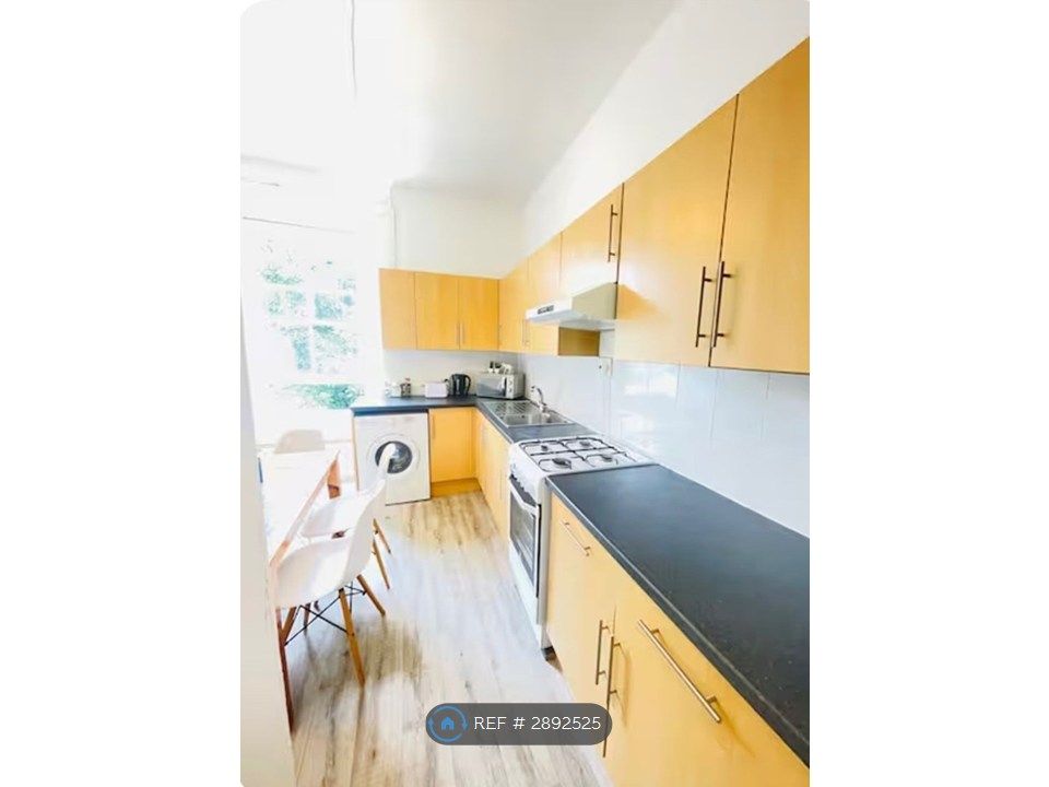 Property photo 3 of 10 Kitchen Dining Room