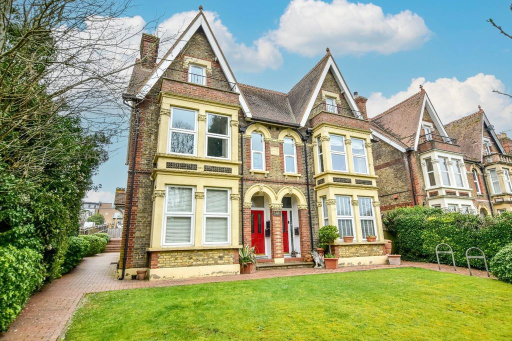 Property photo 1 of 15 Front Aspect