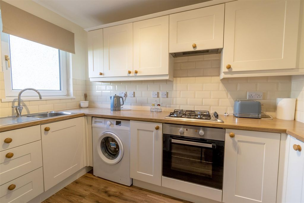 Property photo 3 of 9 Kitchen.Jpg