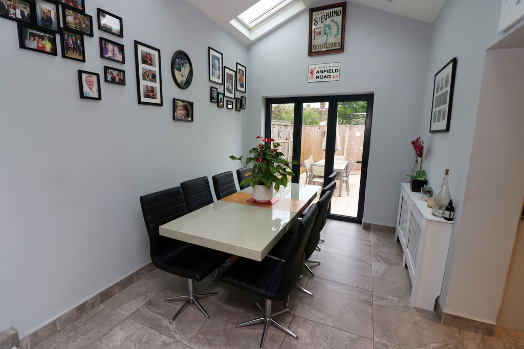 Property photo 3 of 11 Dining