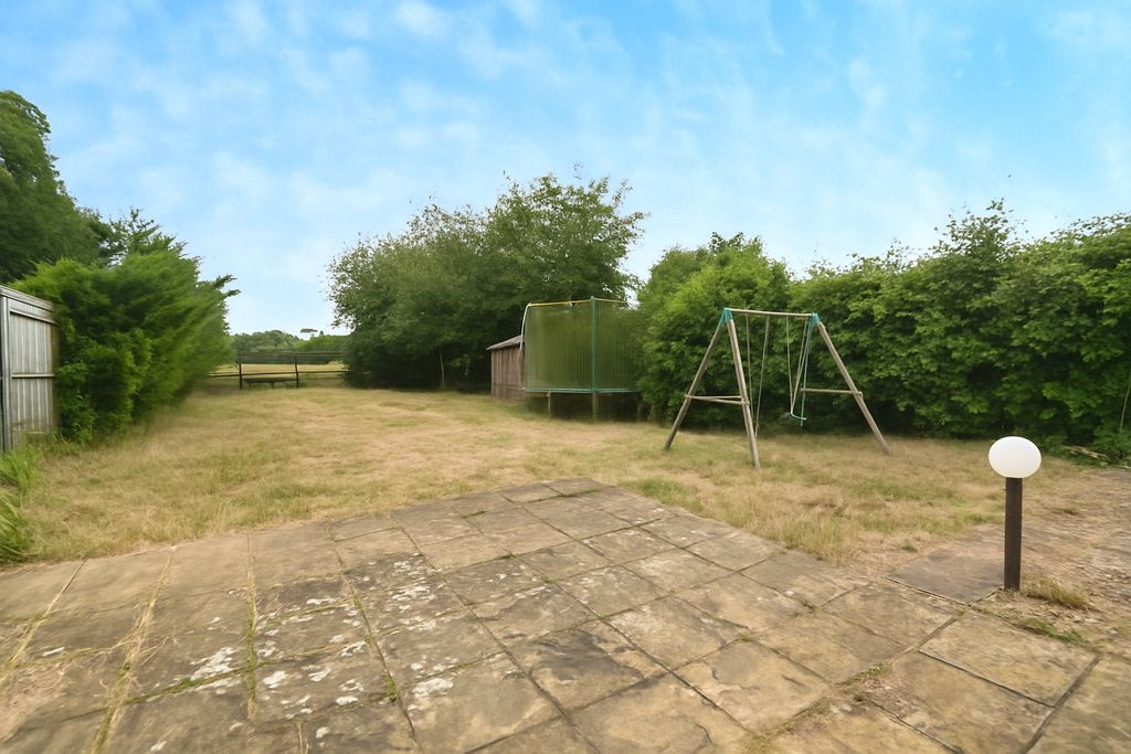 Property photo 2 of 17 Picture No. 21