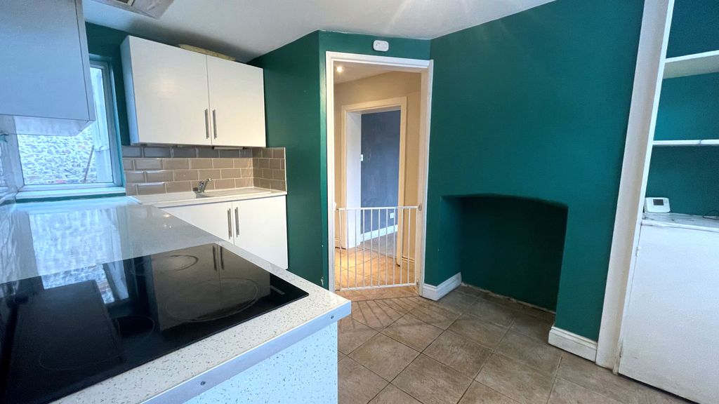 Property photo 2 of 10 Kitchen