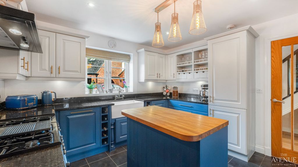 Property photo 3 of 31 4911477