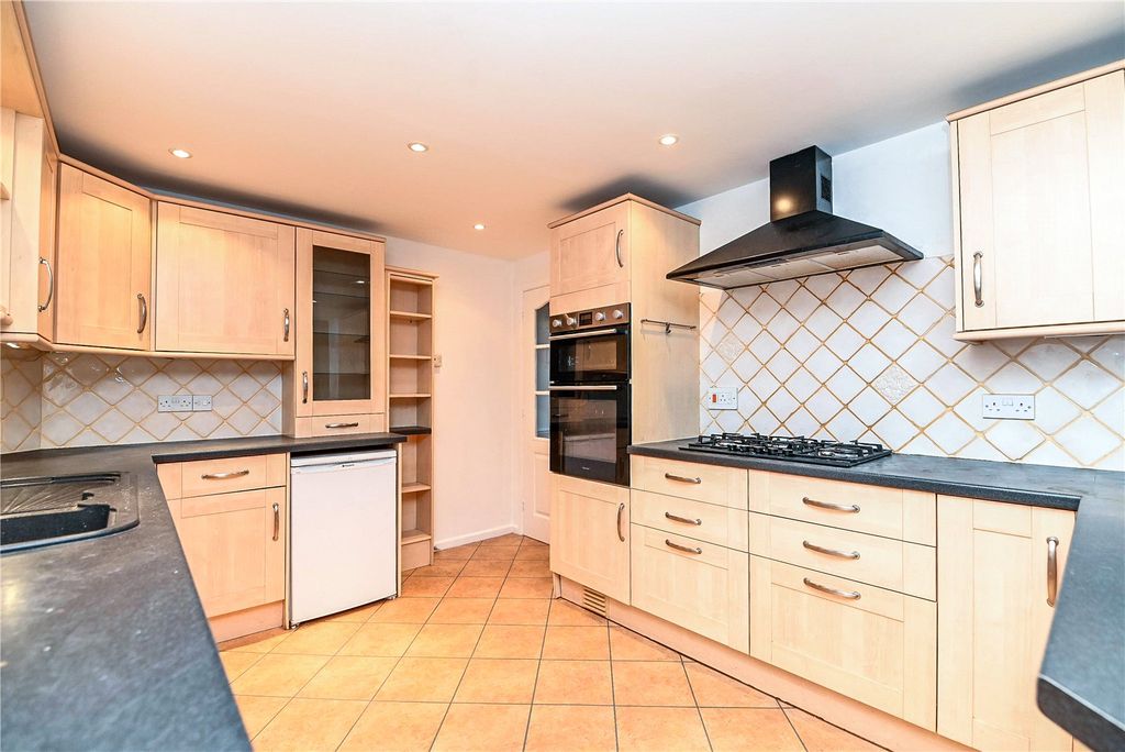 Property photo 3 of 22 Picture No. 06