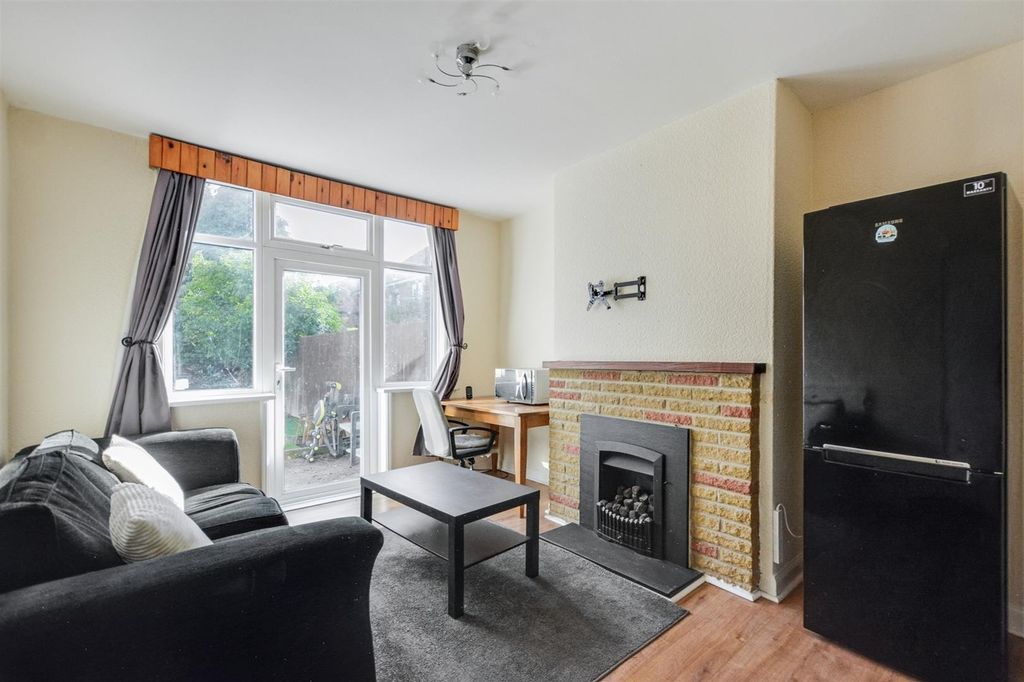 Property photo 2 of 18 Lounge Diner_1.Jpeg