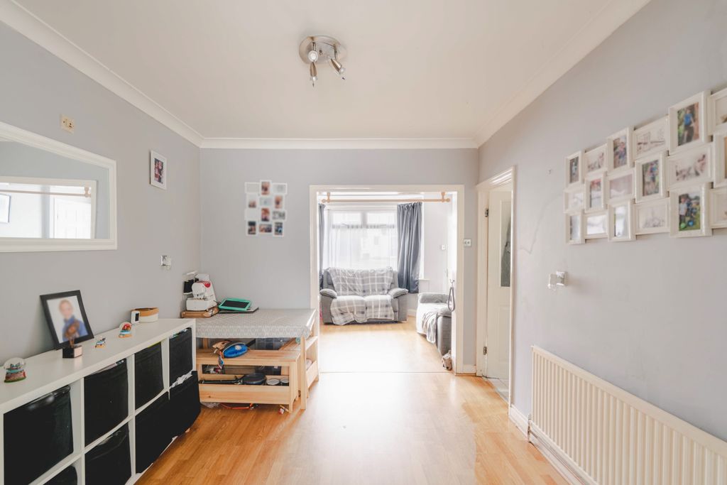 Property photo 3 of 17 4