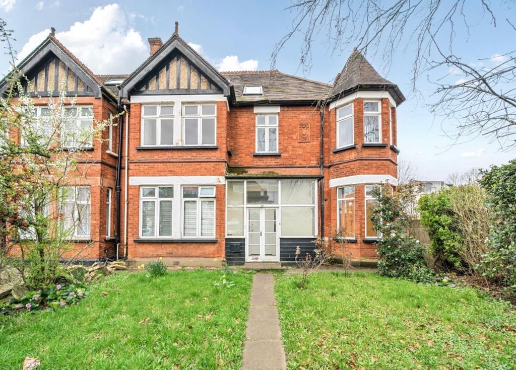 Property photo 1 of 8