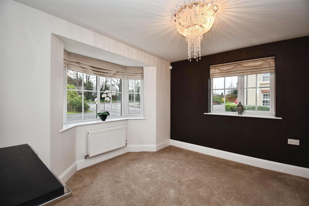 Property photo 2 of 15 Lounge