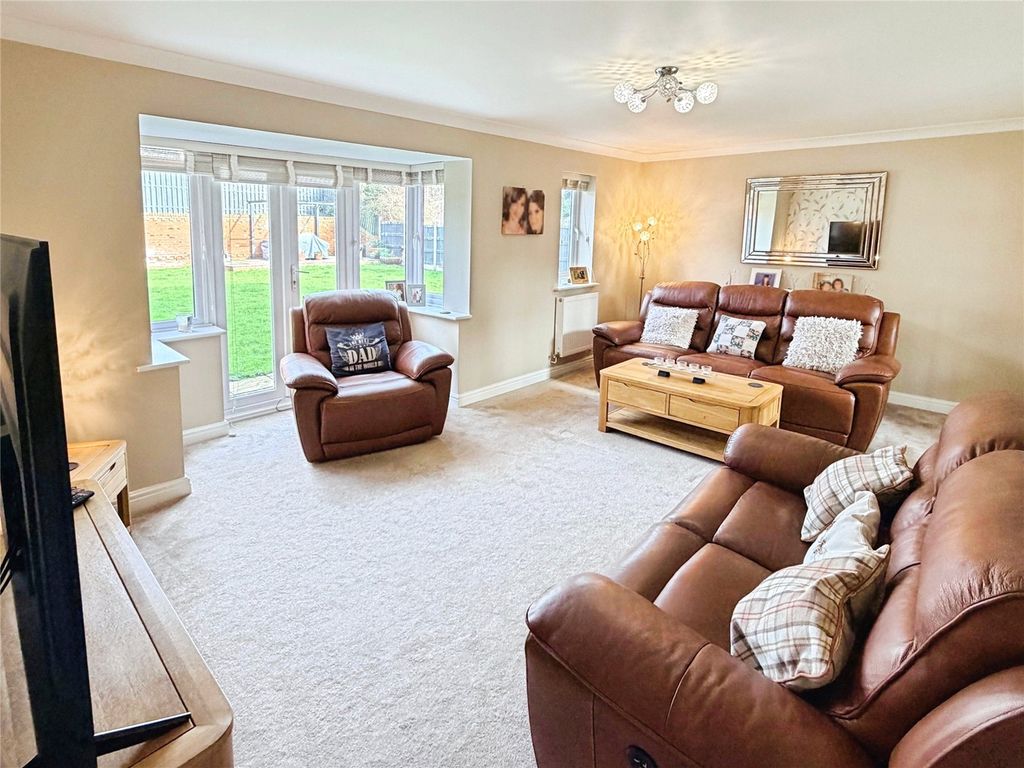 Property photo 3 of 29 Lounge