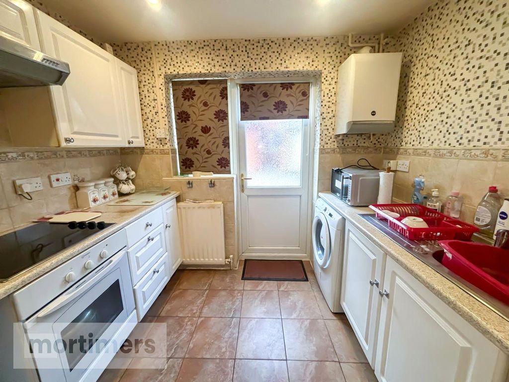 Property photo 2 of 12 Kitchen