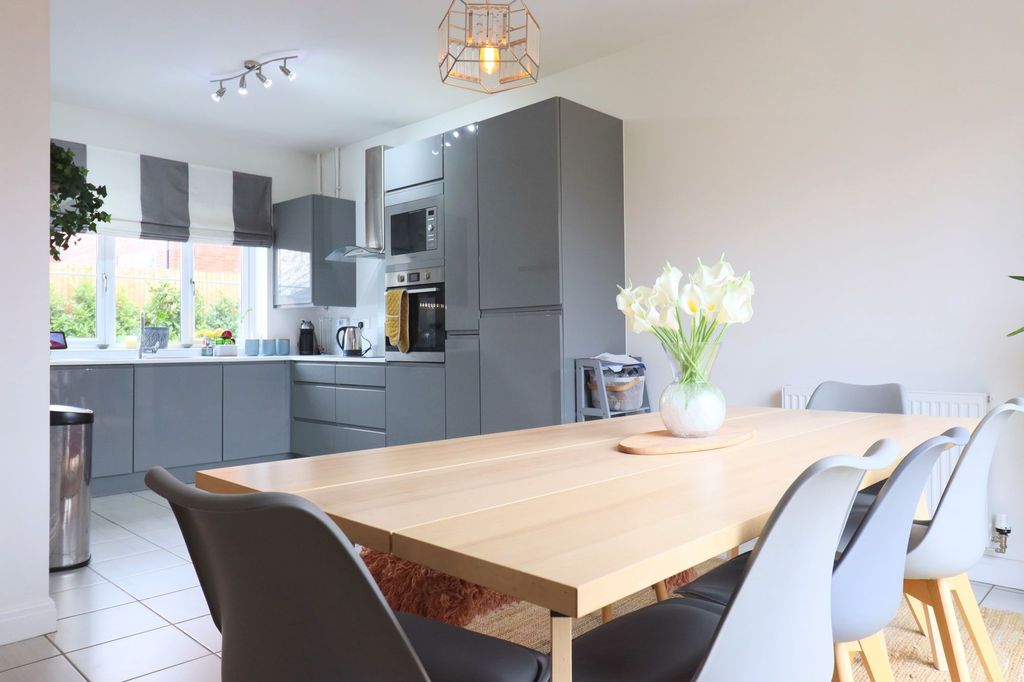 Property photo 3 of 15 Kitchen Diner