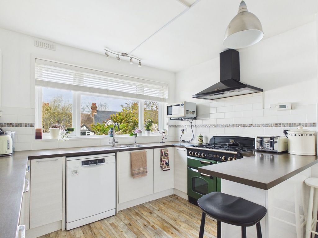 Property photo 3 of 19 Kitchen