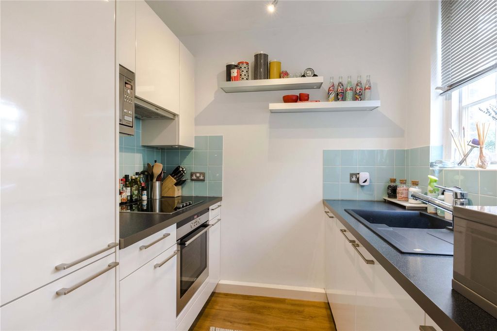 Property photo 2 of 6 Picture No. 17