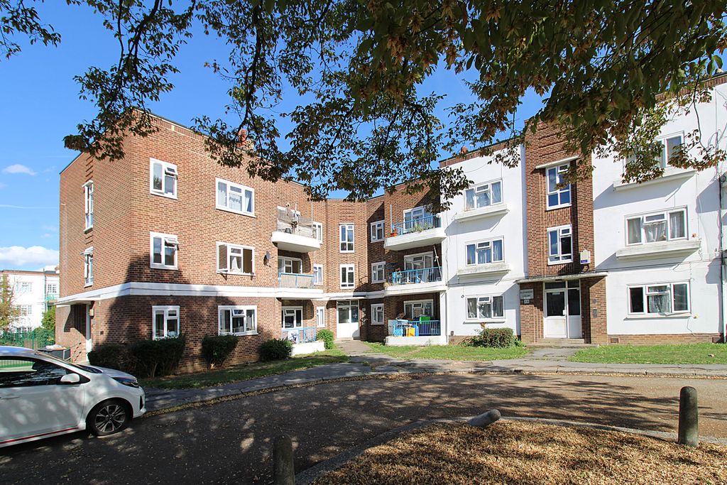 Property photo 1 of 7 Elthorne Court