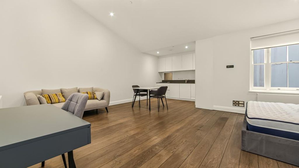 Property photo 1 of 12 Spacephoto (4).Jpg