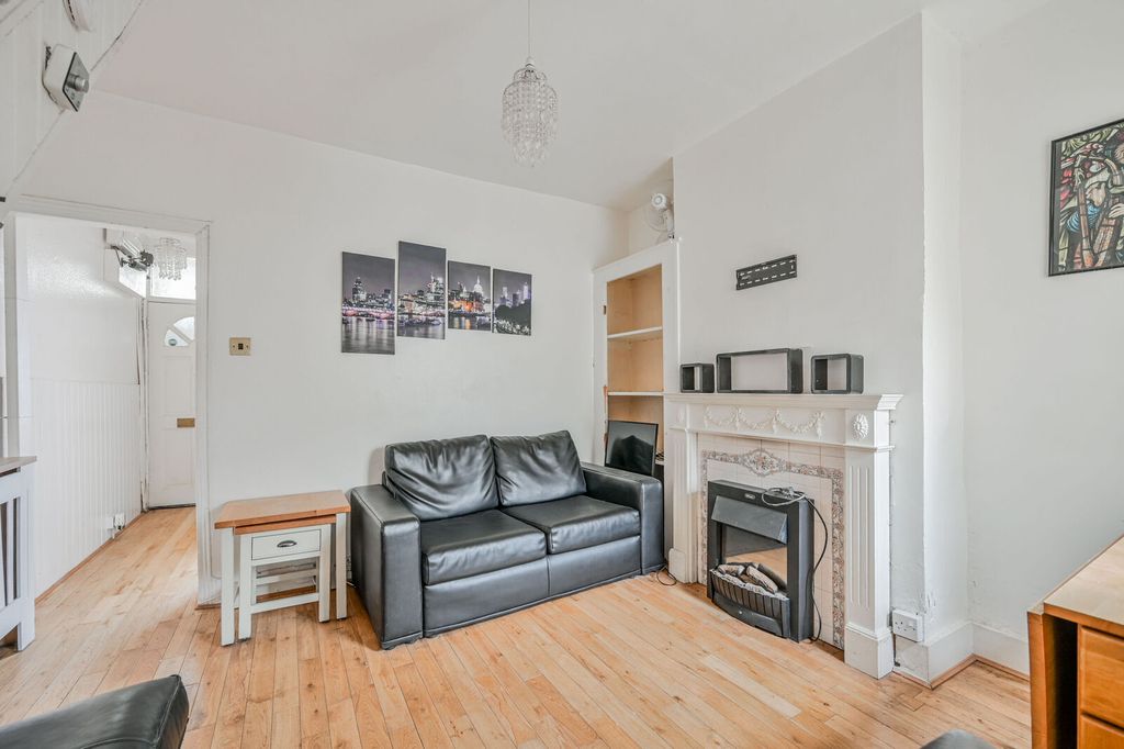 Property photo 2 of 17