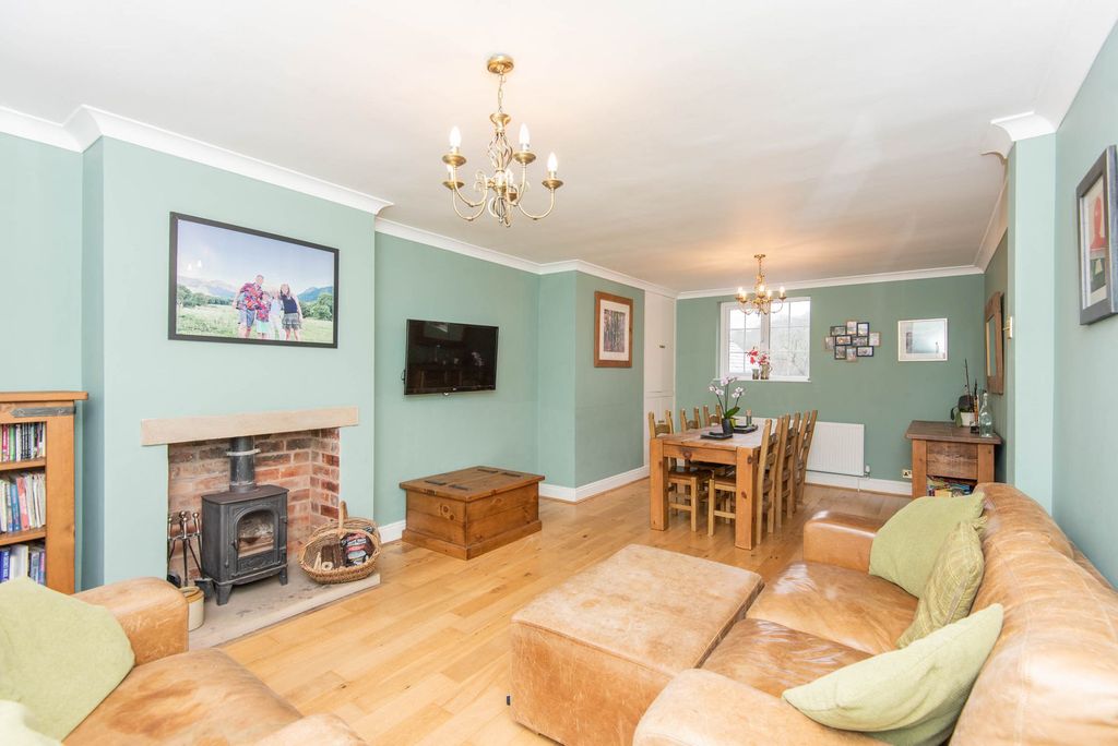 Property photo 2 of 28