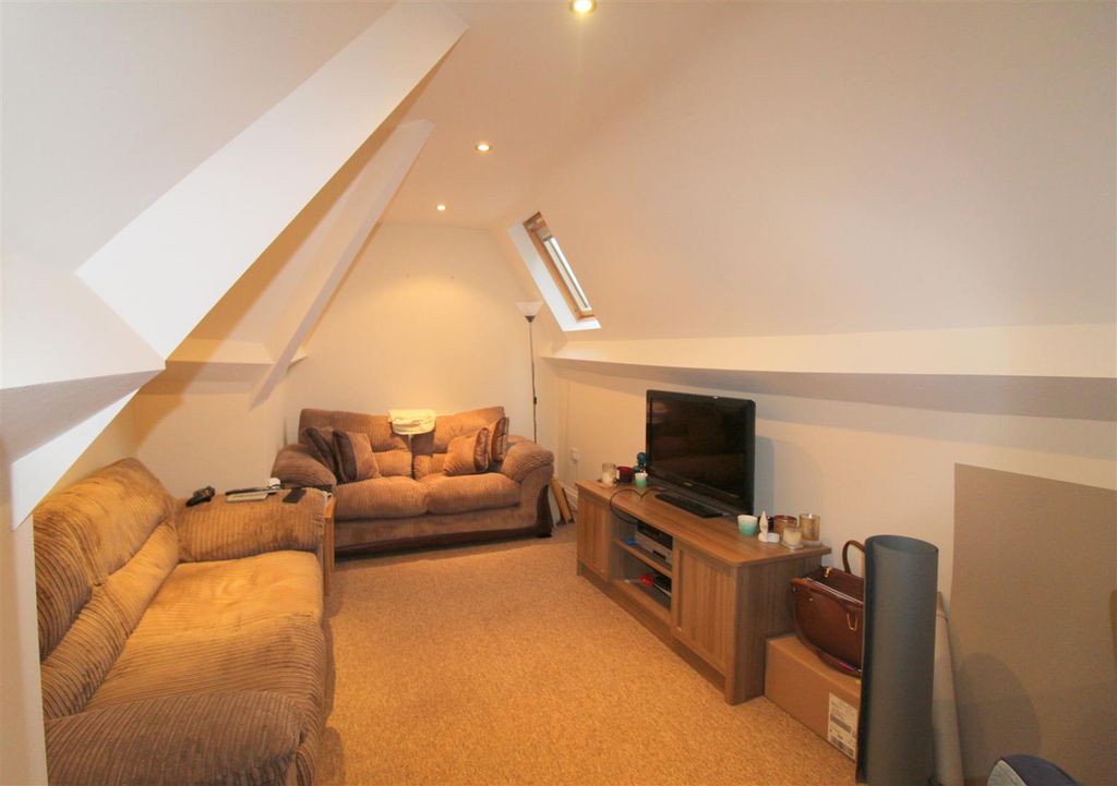 Property photo 3 of 5 Lounge.Jpg