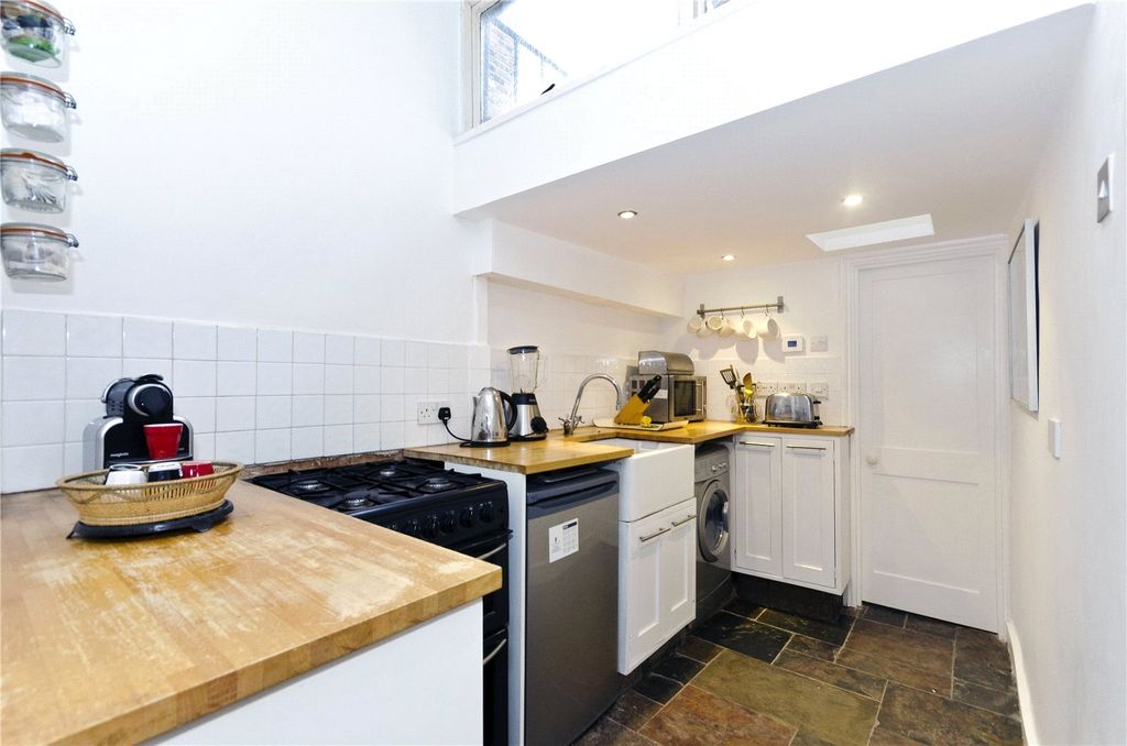 Property photo 3 of 8 Kitchen