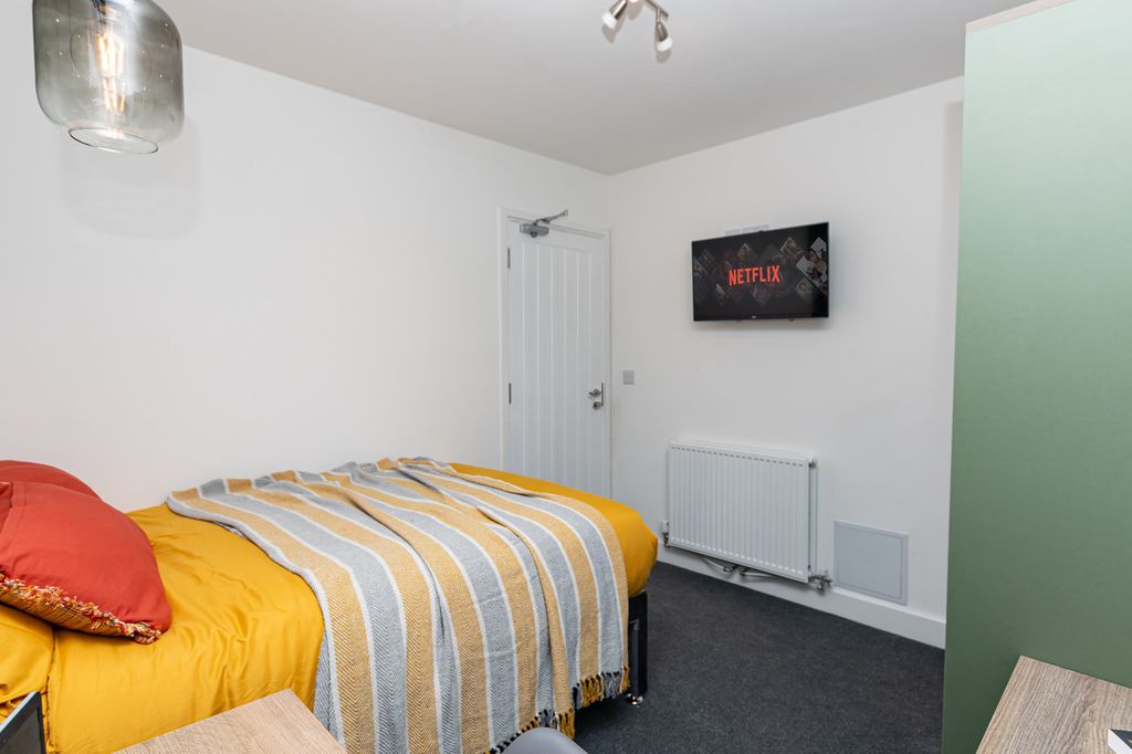 Property photo 2 of 11
