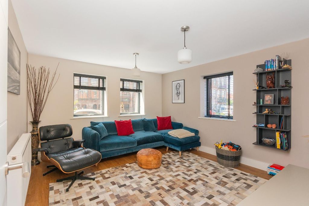 Property photo 3 of 47 0P2Wgk - Lounge C.Jpg