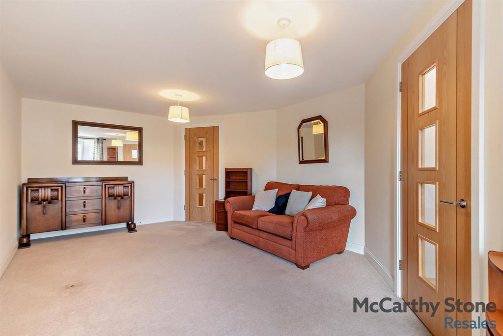 Property photo 3 of 34 8671304-Interior08-800.Jpg