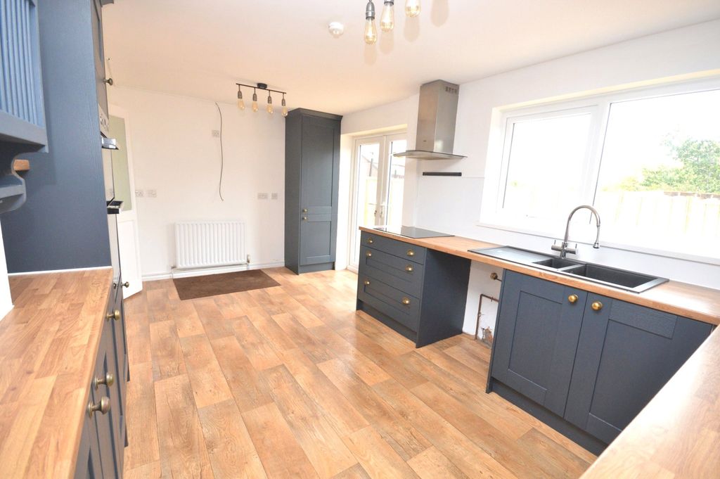 Property photo 2 of 12 Picture No. 08