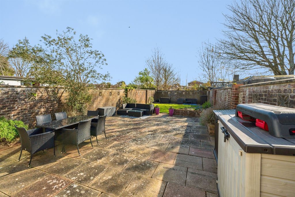 Property photo 2 of 20