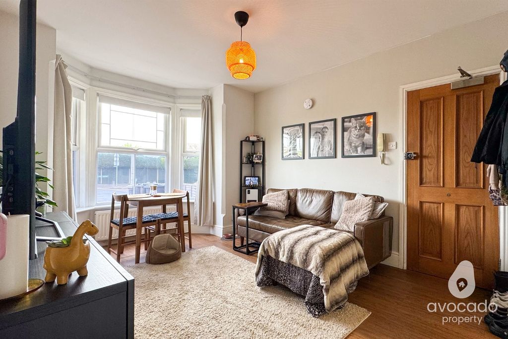 Property photo 2 of 18 5144385