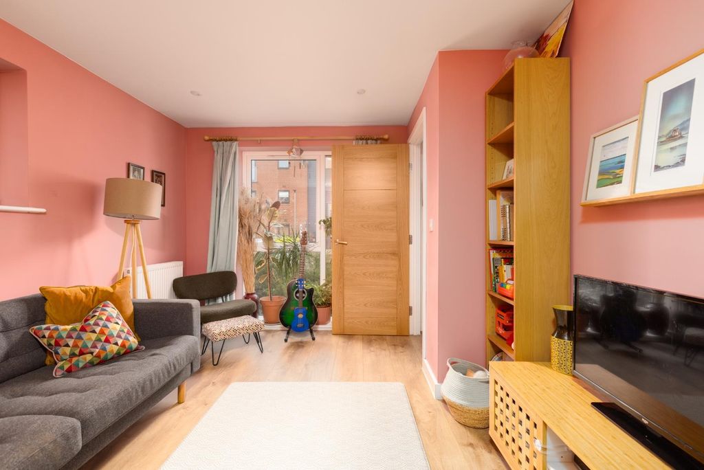 Property photo 1 of 22 6 Fraynes Cl, Bs3-5.Jpg