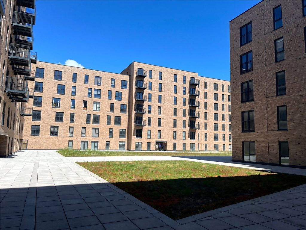 Property photo 1 of 16 Building