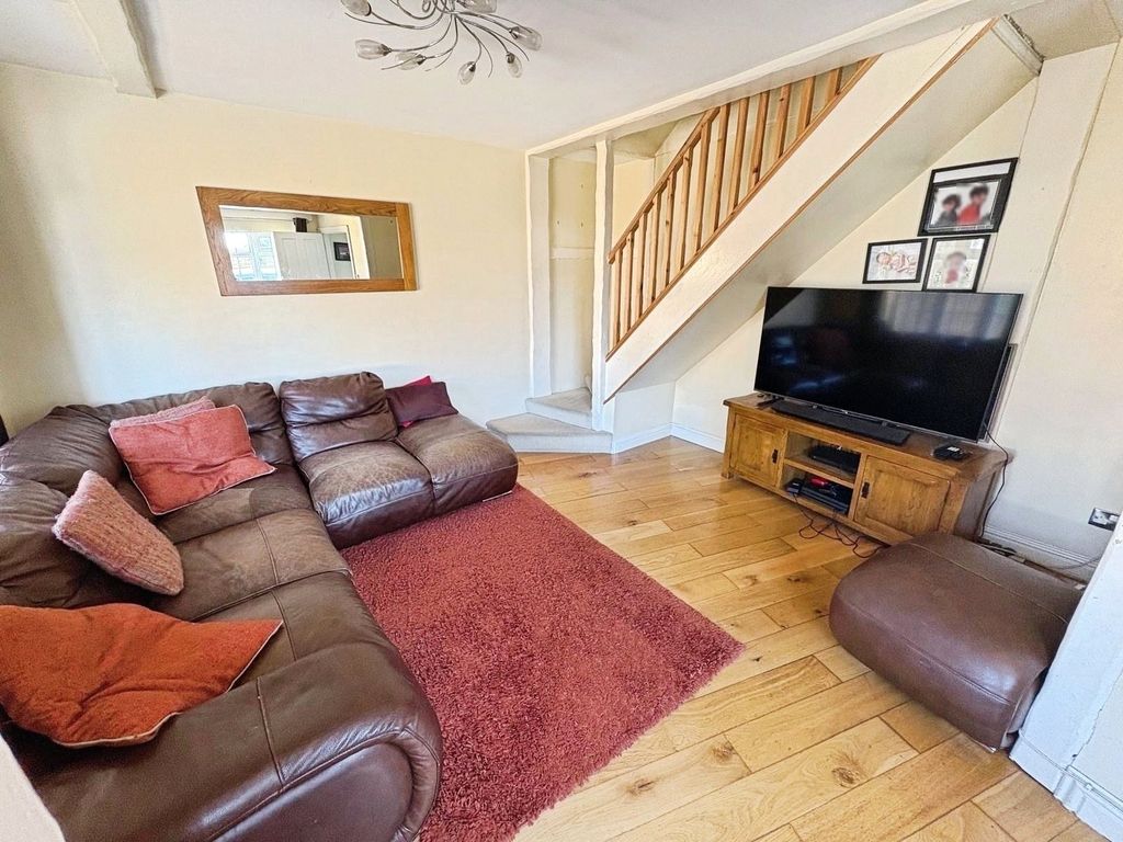 Property photo 3 of 17 Lounge