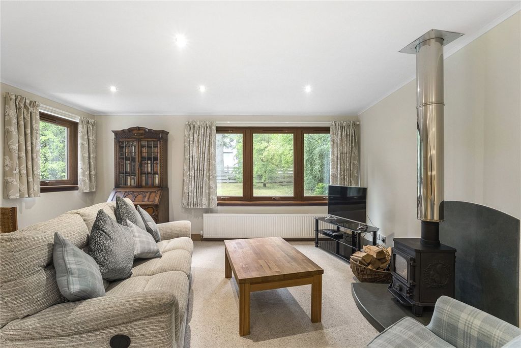 Property photo 2 of 45 Bellenden Walk