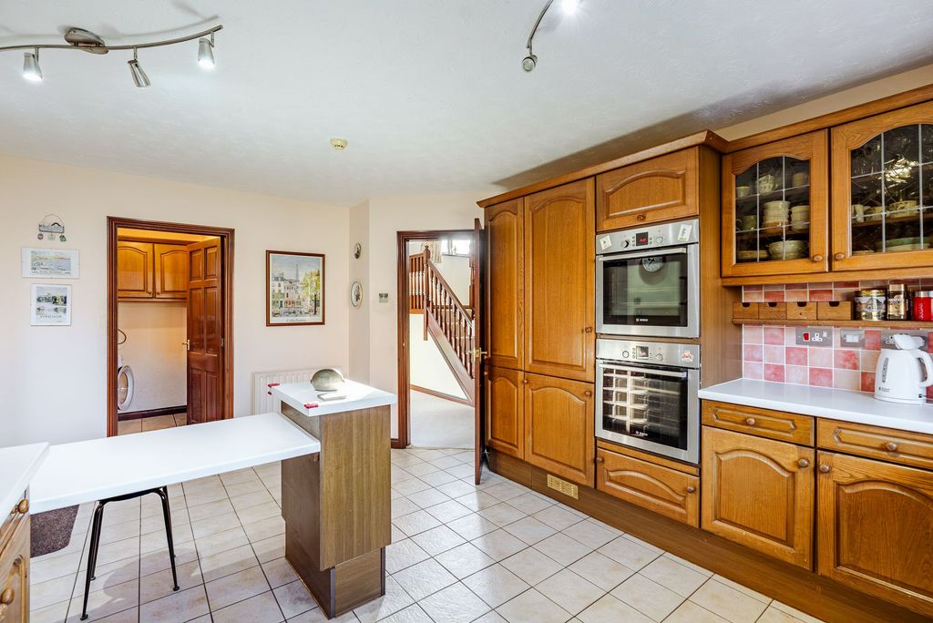 Property photo 3 of 24